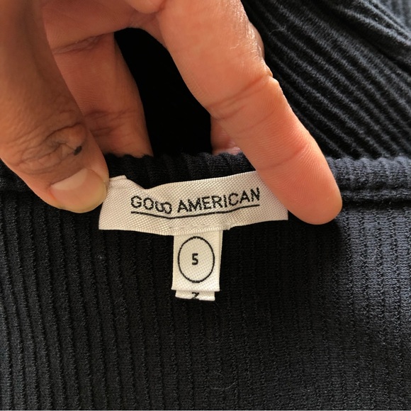 Good American Dramatic Ribbed Front Zip Long Sleeve Top - Picture 9 of 10